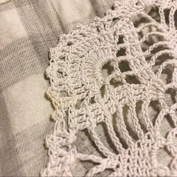 Boho Vintage Crochet Doily Checkered Plaid Flannel - Picture 7 of 8